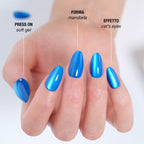 Dettaglio della manicure Pacific Cat's Eyes in soft gel, forma mandorla, effetto cat's eyes
